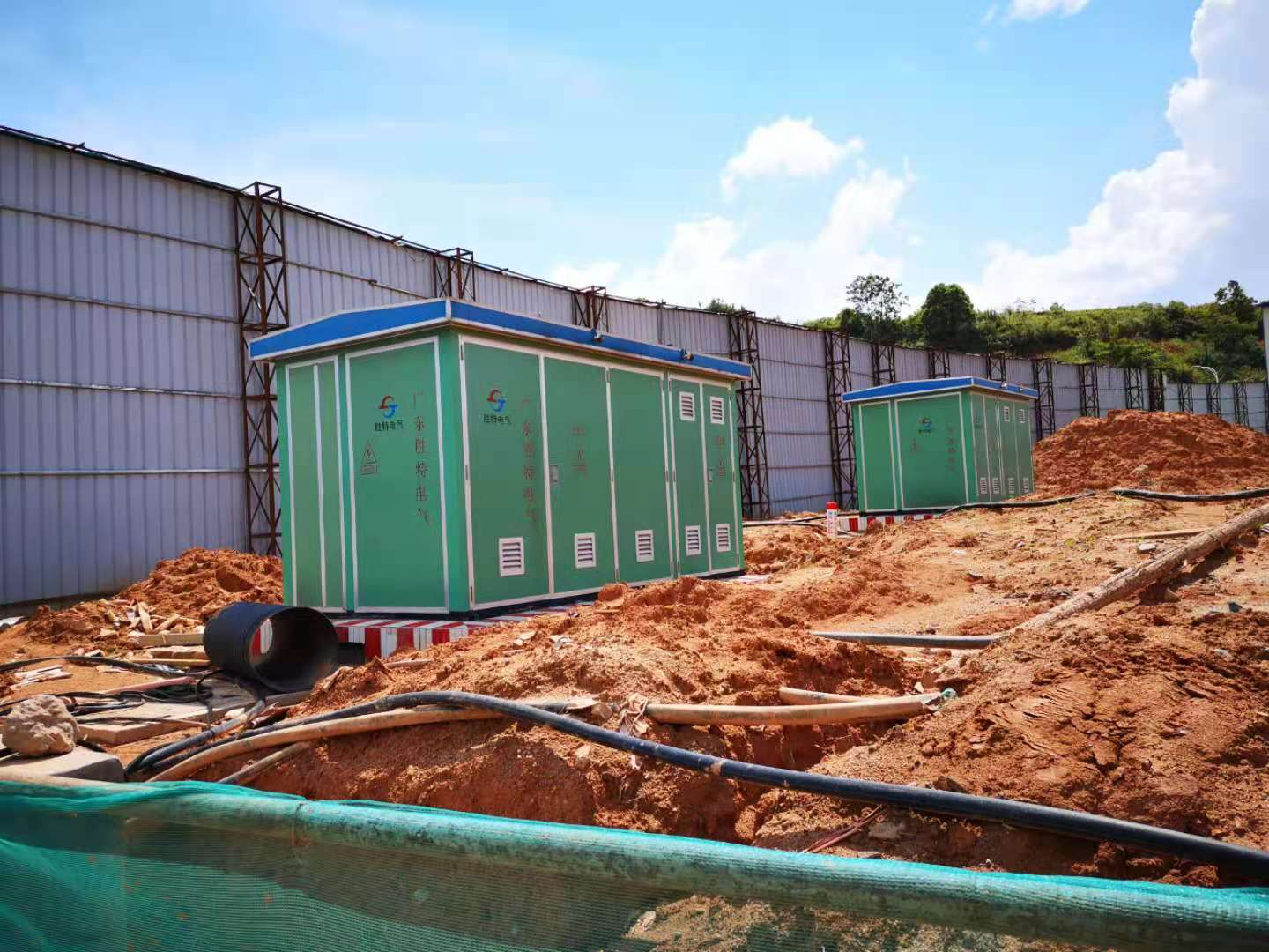 Guangxi'deki Topluluğa Avrupa Tarzı Kutu Tipi Trafo Kurulumu